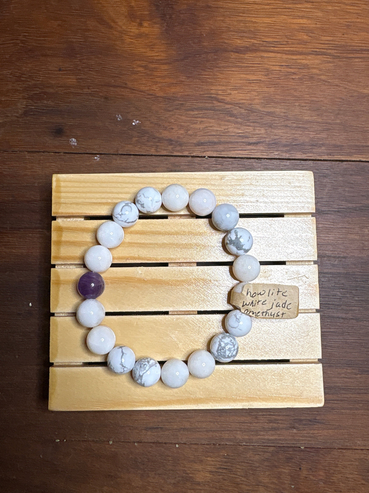 Howlite, White Jade & Amethyst Bead Bracelet